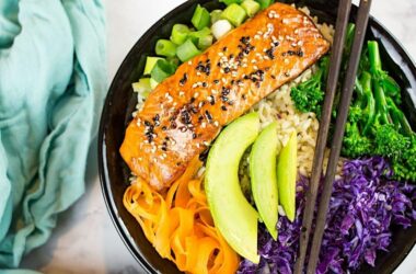 Teriyaki salmon with cabbage salad