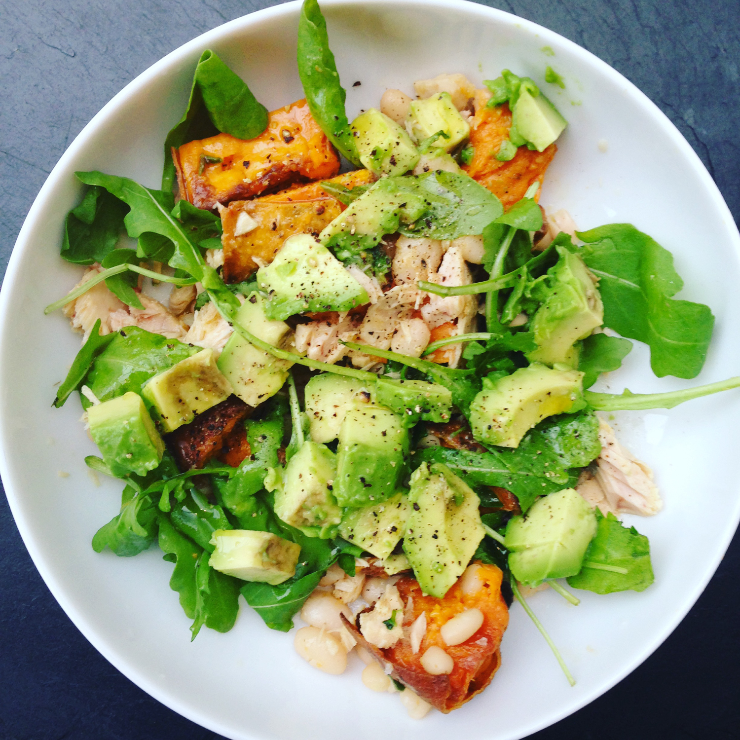 Tuna, avocado and rocket salad with sesame green beans