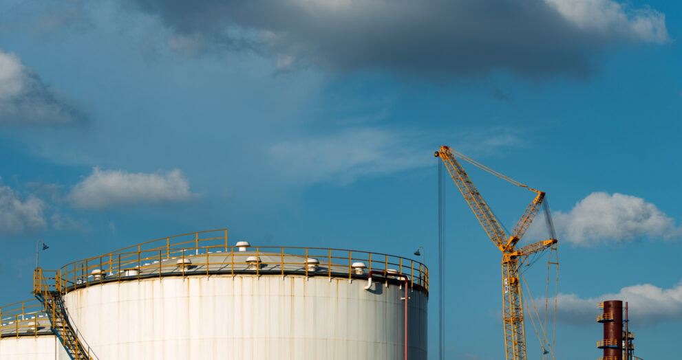 Oil price fluctuates ahead of Trump's Iran deal deadline